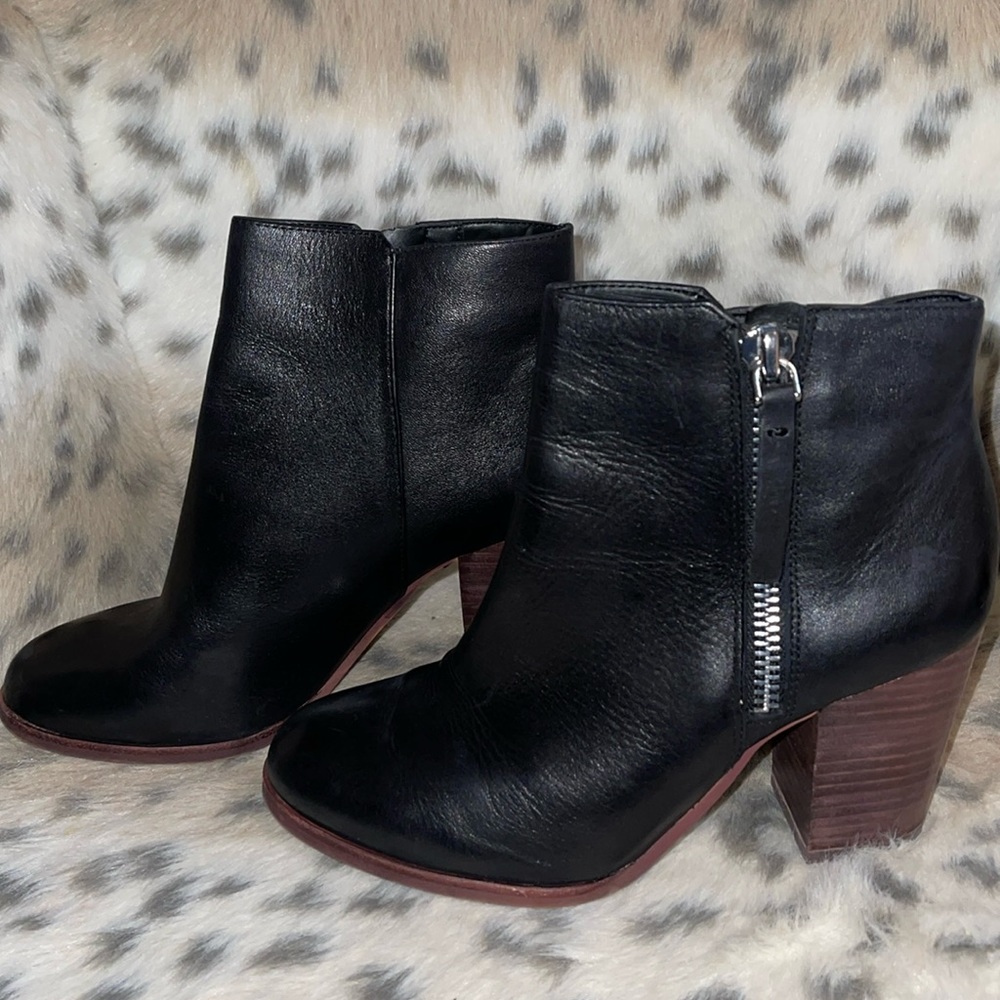 Gianni Bini booties